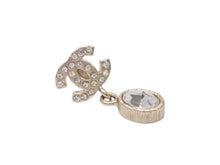 Load image into Gallery viewer, 極美品 CHANEL シャネル ココマーク ドロップ ピアス ぶら下がり 両耳 09A刻印 フランス製 重量約3.1g メタル ラインストーン シルバー金具 中古 4b006448