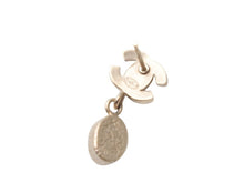 Load image into Gallery viewer, 極美品 CHANEL シャネル ココマーク ドロップ ピアス ぶら下がり 両耳 09A刻印 フランス製 重量約3.1g メタル ラインストーン シルバー金具 中古 4b006448