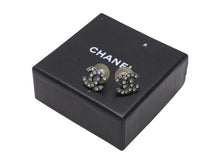 Load image into Gallery viewer, CHANEL シャネル ココマーク ピアス 両耳用 メタル ラインストーン ガンメタル金具 重量約4.0g 美品 中古 4b006450