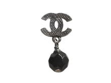 Load image into Gallery viewer, 極美品 CHANEL シャネル ピアス ココマーク ぶら下がり 両耳 A12V刻印 メタル ブラックストーン ガンメタル金具 4.5g 中古 4b006451