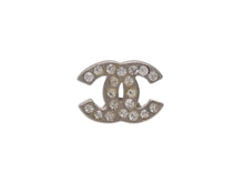 Load image into Gallery viewer, 極美品 CHANEL シャネル ココマーク ピアス 両耳 A12W刻印 フランス製 1.5g メタル ラインストーン シルバー金具 中古 4b006452