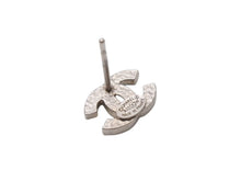 Load image into Gallery viewer, 極美品 CHANEL シャネル ココマーク ピアス 両耳 A12W刻印 フランス製 1.5g メタル ラインストーン シルバー金具 中古 4b006452