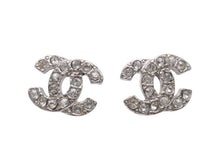 Load image into Gallery viewer, 極美品 CHANEL シャネル ココマーク ピアス 両耳 03A刻印 フランス製 メタル ラインストーン シルバー金具 3.4g 中古 4b006453