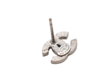 Load image into Gallery viewer, 極美品 CHANEL シャネル ココマーク ピアス 両耳 A11V刻印 フランス製 重量約1.5g メタル ラインストーン ゴールド金具 中古 4b006454