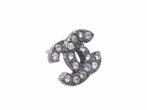 極美品 CHANEL シャネル ココマーク ピアス 両耳 04A刻印 フランス製 メタル ラインストーン ガンメタル金具 3.8g 中古 4b006455
