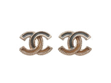 Load image into Gallery viewer, 極美品 CHANEL シャネル Coco Mark ココマーク A12A刻印 3g ゴールド グレーカラー ピアス 中古 4b006456
