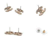 Load image into Gallery viewer, 極美品 CHANEL シャネル Coco Mark ココマーク A12A刻印 3g ゴールド グレーカラー ピアス 中古 4b006456