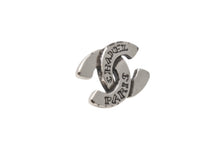 Load image into Gallery viewer, 極美品 CHANEL シャネル Coco Mark ココマーク ピアス 99A 刻印 1.7g シルバー カラー アクセサリー 中古 4b006458