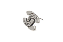 Load image into Gallery viewer, 極美品 CHANEL シャネル Coco Mark ココマーク ピアス 99A 刻印 1.7g シルバー カラー アクセサリー 中古 4b006458