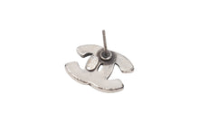 Load image into Gallery viewer, 極美品 CHANEL シャネル Coco Mark ココマーク ピアス 99A 刻印 1.7g シルバー カラー アクセサリー 中古 4b006458