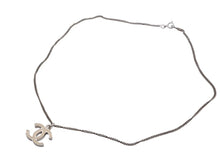 Load image into Gallery viewer, CHANEL シャネル ココマーク ネックレス 重量約5.9g 07V刻印 全長約47cm アイボリー シルバー メタル 美品 中古 4b006468