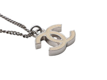 Load image into Gallery viewer, CHANEL シャネル ココマーク ネックレス 重量約5.9g 07V刻印 全長約47cm アイボリー シルバー メタル 美品 中古 4b006468