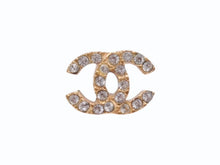 Load image into Gallery viewer, CHANEL シャネル ココマーク ピアス 重量約3.5g 01P刻印 ラインストーン メタル ゴールド クリア 両耳用 美品 中古 4b006475