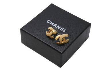 極美品 CHANEL シャネル Coco Mark ココマーク ピアス 00T 刻印 1.8g アイボリー ゴールド カラー アクセサリー 中古 4b006476