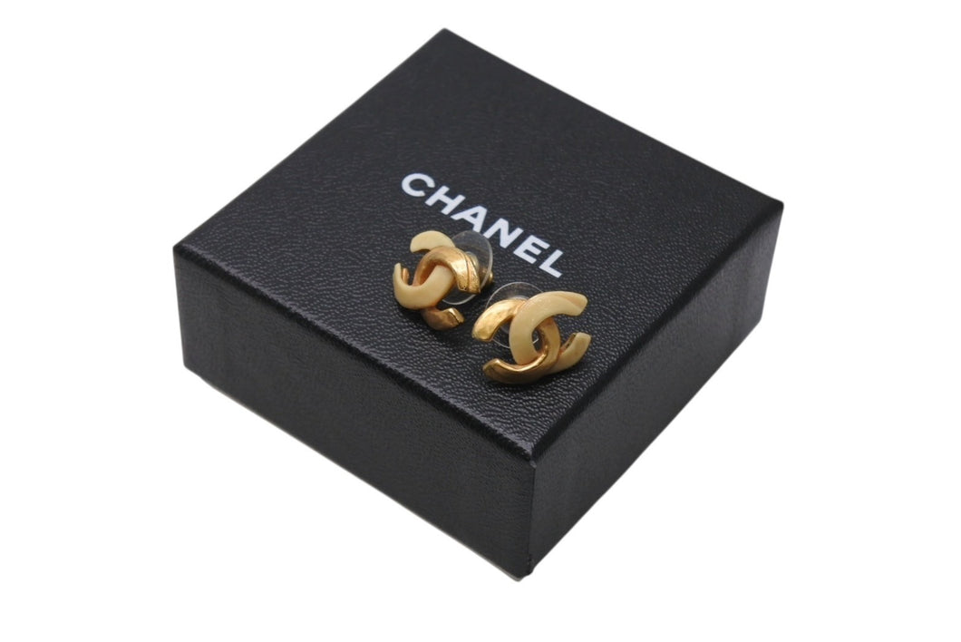 極美品 CHANEL シャネル Coco Mark ココマーク ピアス 00T 刻印 1.8g アイボリー ゴールド カラー アクセサリー 中古 4b006476