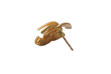 Load image into Gallery viewer, 極美品 CHANEL シャネル Coco Mark ココマーク ピアス 00T 刻印 1.8g アイボリー ゴールド カラー アクセサリー 中古 4b006476