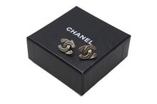 Load image into Gallery viewer, CHANEL シャネル Coco Mark ココマーク ピアス 99A 刻印 1.8g シルバー カラー アクセサリー 美品 中古 4b006482