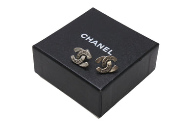CHANEL シャネル Coco Mark ココマーク ピアス 99A 刻印 1.8g シルバー カラー アクセサリー 美品 中古 4b006482
