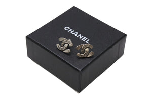 CHANEL シャネル Coco Mark ココマーク ピアス 99A 刻印 1.8g シルバー カラー アクセサリー 美品 中古 4b006482