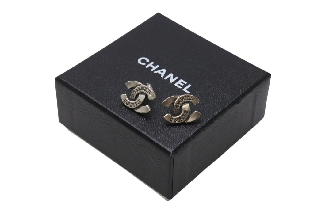 CHANEL シャネル Coco Mark ココマーク ピアス 99A 刻印 1.8g シルバー カラー アクセサリー 美品 中古 4b006482