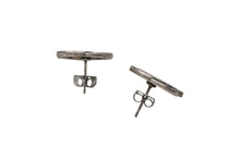 Load image into Gallery viewer, CHANEL シャネル Coco Mark ココマーク ピアス 99A 刻印 1.8g シルバー カラー アクセサリー 美品 中古 4b006482