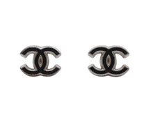 Load image into Gallery viewer, 極美品 CHANEL シャネル ピアス CoCo Mark ココマーク 04P刻印 0.8g シルバー ブラックカラー 中古 4b006485