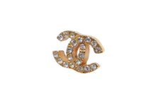 Load image into Gallery viewer, CHANEL シャネル ココマーク ピアス 重量約3.5g 01P刻印 ラインストーン メタル ゴールド クリア 両耳用 美品 中古 4b006487