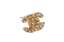 Load image into Gallery viewer, CHANEL シャネル ココマーク ピアス 重量約3.5g 01P刻印 ラインストーン メタル ゴールド クリア 両耳用 美品 中古 4b006487