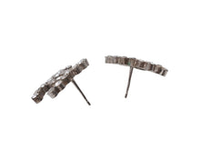 Load image into Gallery viewer, 極美品 CHANEL シャネル Coco Mark ココマーク B15A刻印 2.8g ピアス シルバーカラー ラインストーン 中古 4b006488