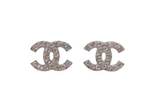 Load image into Gallery viewer, 極美品 CHANEL シャネル Coco Mark ココマーク ピアス ラインストーン シルバーカラー 06V 刻印 1.8g アクセサリー 中古 4b006489