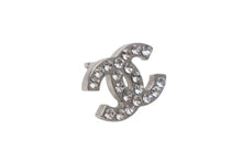 Load image into Gallery viewer, 極美品 CHANEL シャネル Coco Mark ココマーク ピアス ラインストーン シルバーカラー 06V 刻印 1.8g アクセサリー 中古 4b006489
