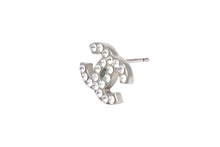 Load image into Gallery viewer, 極美品 CHANEL シャネル Coco Mark ココマーク ピアス ラインストーン シルバーカラー 06V 刻印 1.8g アクセサリー 中古 4b006489