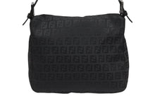 Load image into Gallery viewer, 極美品 FENDI フェンディ マンマバケット ワンショルダーバッグ 8BR442 ズッキーノ柄 縦長 ブラック ガンメタリック金具 中古 4b006531