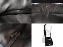 Load image into Gallery viewer, CHANEL シャネル ショルダーバッグ チョコバー ターンロック ブラック シルバー スウェード 美品 中古 4b006537