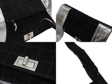 Load image into Gallery viewer, CHANEL シャネル ショルダーバッグ チョコバー ターンロック ブラック シルバー スウェード 美品 中古 4b006537