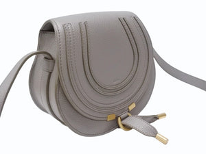新品未使用 Chloe クロエ 新型 Marcie”スモールサドルバッグ マーシー スモール ショルダーバッグ グレインレザー グレージュ 中古 4b006541