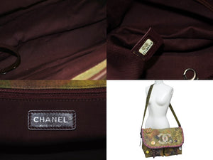 極美品 CHANEL シャネル エンブロイダリー メッセンジャーバッグ 21番台 A92790 グラフィティ カーキ ココマーク 中古 4b006551