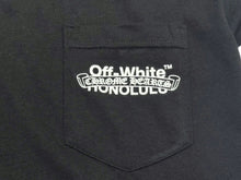 Load image into Gallery viewer, 新品未使用 CHROME HEARTS × OFFWHITE クロムハーツ オフホワイト Honolulu Tee ホノルル限定半袖Tシャツ バックスクロールラベルプリント ブラック サイズS 中古 4b006556
