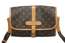 Load image into Gallery viewer, LOUIS VUITTON ルイヴィトン モノグラム マルヌ ショルダーバッグ ブラウン ロゴ 鞄 PVC レザー M51369 ゴールド金具 良品 中古 4b006628