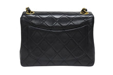 Load image into Gallery viewer, 極美品 CHANEL シャネル ミニマトラッセ17 Sフラップ Sチェーンショルダーバッグ 1番台 ラムスキン ココマーク ブラック 中古 4b006639