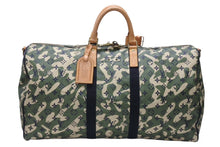 Load image into Gallery viewer, 極美品 LOUIS VUITTON ルイヴィトン ×村上隆 キーポルバンドリエール55 モノグラムモフラージュ M95774 ゴールド金具 中古 4b006652
