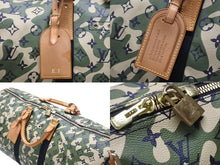 Load image into Gallery viewer, 極美品 LOUIS VUITTON ルイヴィトン ×村上隆 キーポルバンドリエール55 モノグラムモフラージュ M95774 ゴールド金具 中古 4b006652