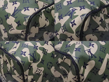 Load image into Gallery viewer, 極美品 LOUIS VUITTON ルイヴィトン ×村上隆 キーポルバンドリエール55 モノグラムモフラージュ M95774 ゴールド金具 中古 4b006652