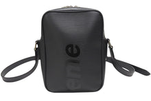 Load image into Gallery viewer, LOUIS VUITTON × SUPREME ルイヴィトン シュプリーム 17AW ダヌーブ PM ショルダーバッグ M53417 エピ ブラック 美品 中古 4b006689