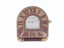 Load image into Gallery viewer, CARTIER カルティエ 折り畳み式 トラベル クロック A10 置き時計 357203697 フランス製 ワインレッド アンティークゴールド金具 美品 中古