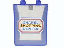 Load image into Gallery viewer, CHANEL シャネル トートバッグ ハンドバッグ ノベルティ ブルー クリア ロゴ プリント 美品 中古 4b006710