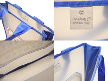 Load image into Gallery viewer, CHANEL シャネル トートバッグ ハンドバッグ ノベルティ ブルー クリア ロゴ プリント 美品 中古 4b006710