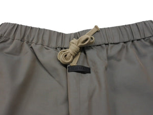 極美品 FEAR OF GOD ESSENTIALS フィアオブゴッド エッセンシャルズ ハーフパンツ ショーツ ナイロン グレー サイズM 中古 4b006736