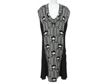 Load image into Gallery viewer, PRADA プラダ ニット ロングワンピース P3F95 サンプル品 ジョーゼット ジャガード ホワイト ブラック 美品 中古 4b006765