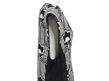 Load image into Gallery viewer, PRADA プラダ ニット ロングワンピース P3F95 サンプル品 ジョーゼット ジャガード ホワイト ブラック 美品 中古 4b006765